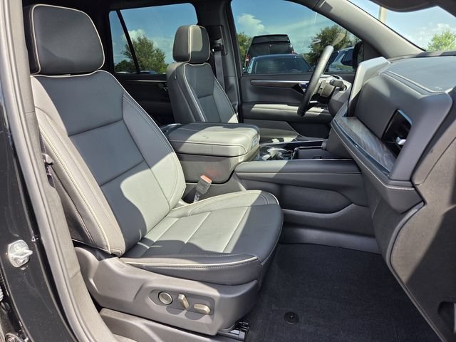 New 2027 Summit White Chevrolet LT image 17