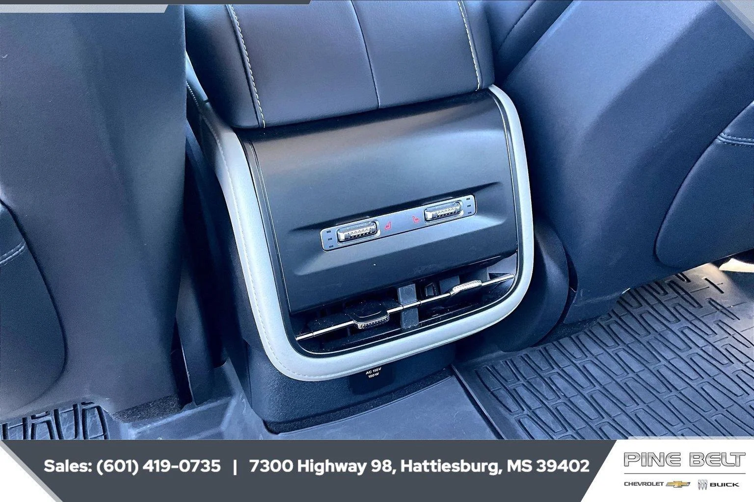 Used 2025 Lustrous Gray Metallic Lincoln Premiere image 25