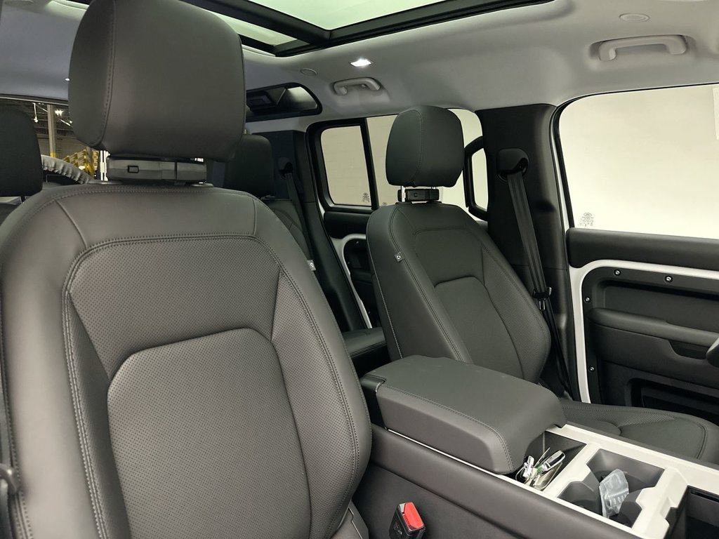 Used 2025 Fuji White Land Rover S image 5