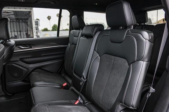 New 2026 Baltic Gray Metallic Clear-Coat Exterior Paint Jeep Laredo image 19