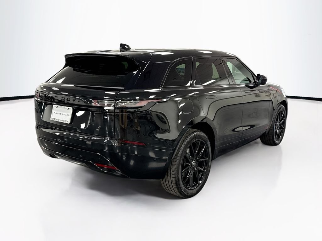Certified Used 2026 Santorini Black Metallic Land Rover Dynamic SE image 5