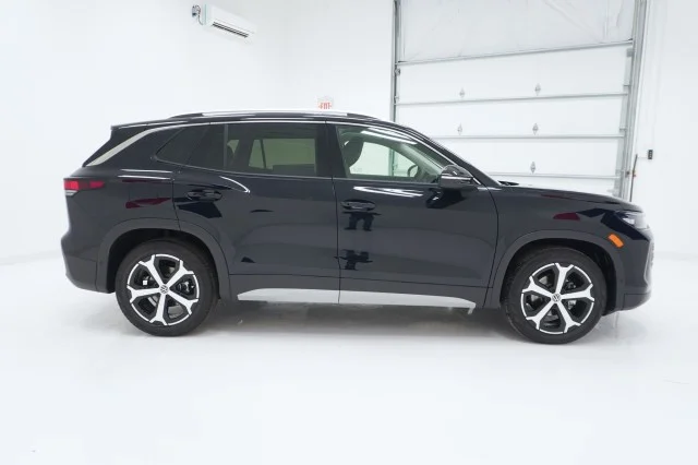New 2026 Deep Black Pearl Volkswagen SE image 4