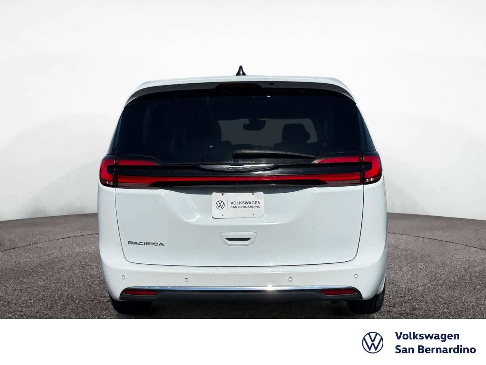 Used 2023 Bright White Clearcoat Chrysler Touring L image 6