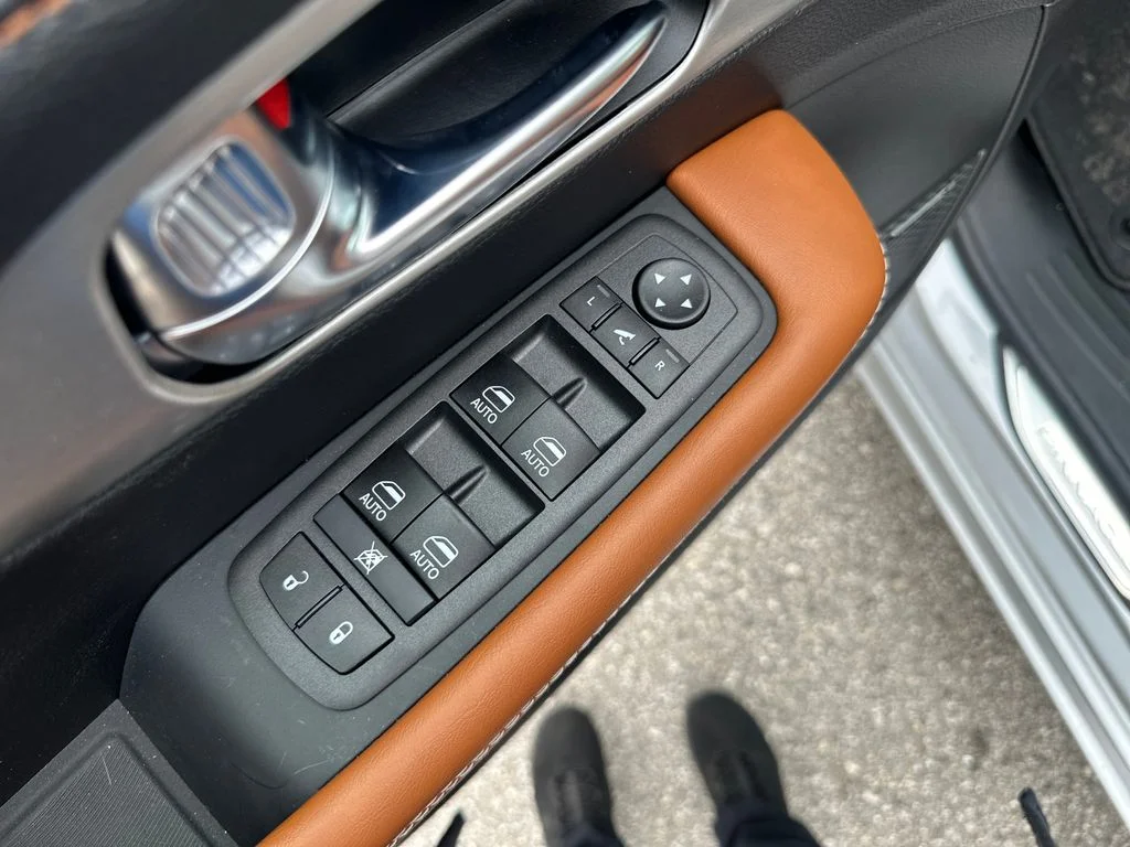 2026 Chrysler Pacifica Pinnacle - Photo 15