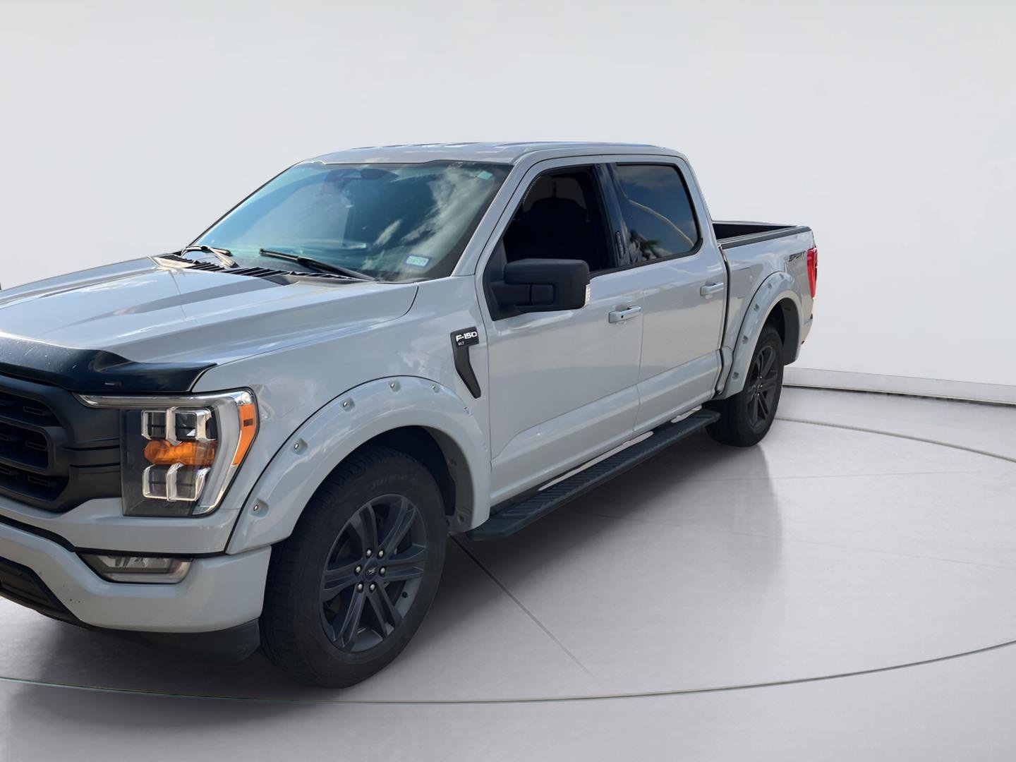 Used 2023 Avalanche Gray Ford XLT image 1