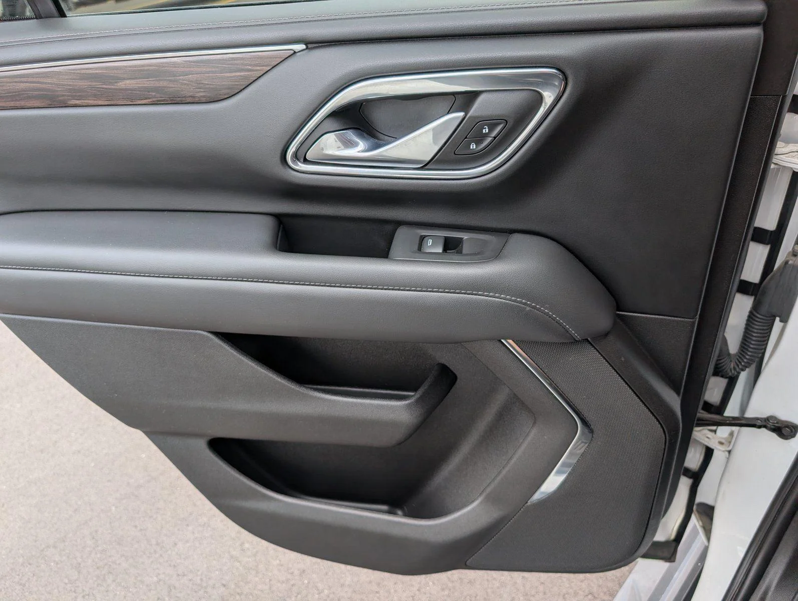 Used 2023 Summit White Chevrolet LS image 30