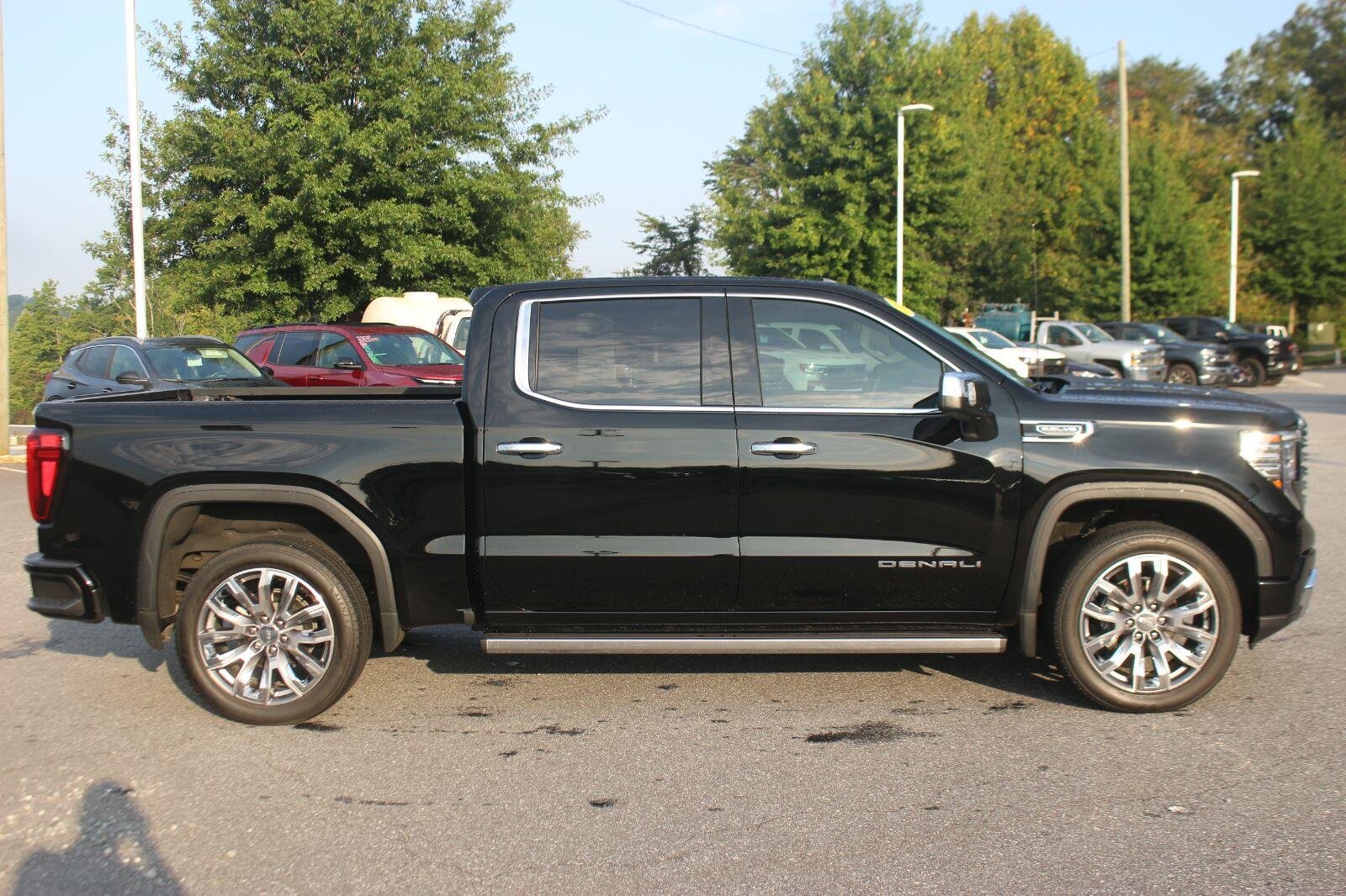 Used 2025 Onyx Black GMC Denali image 7