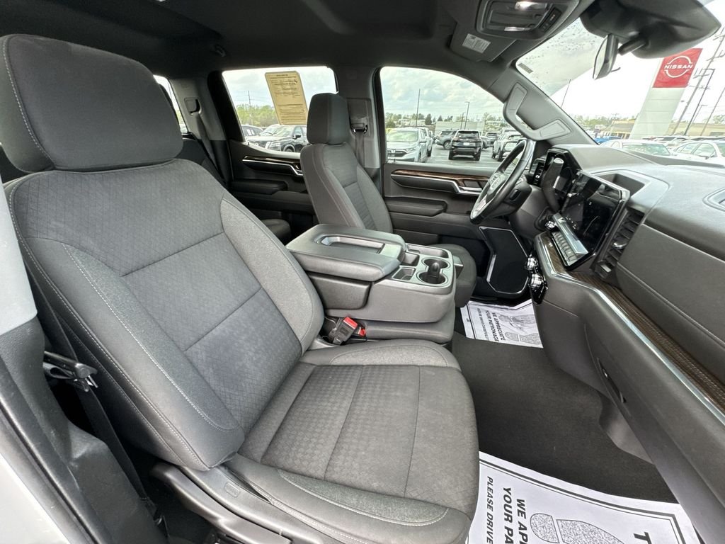 Used 2023 White GMC Elevation image 24
