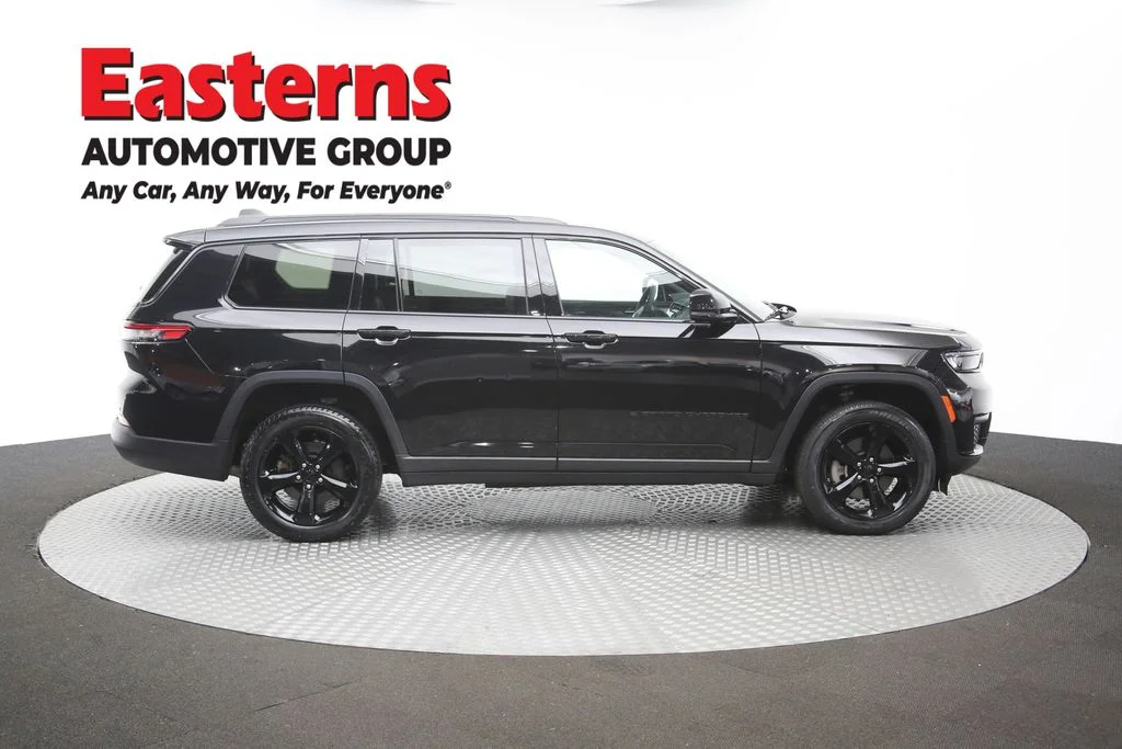 Used 2023 Black Jeep Altitude image 46