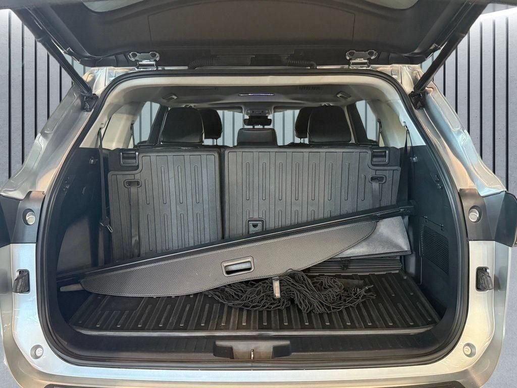 Used 2023 Silver Toyota XLE image 9