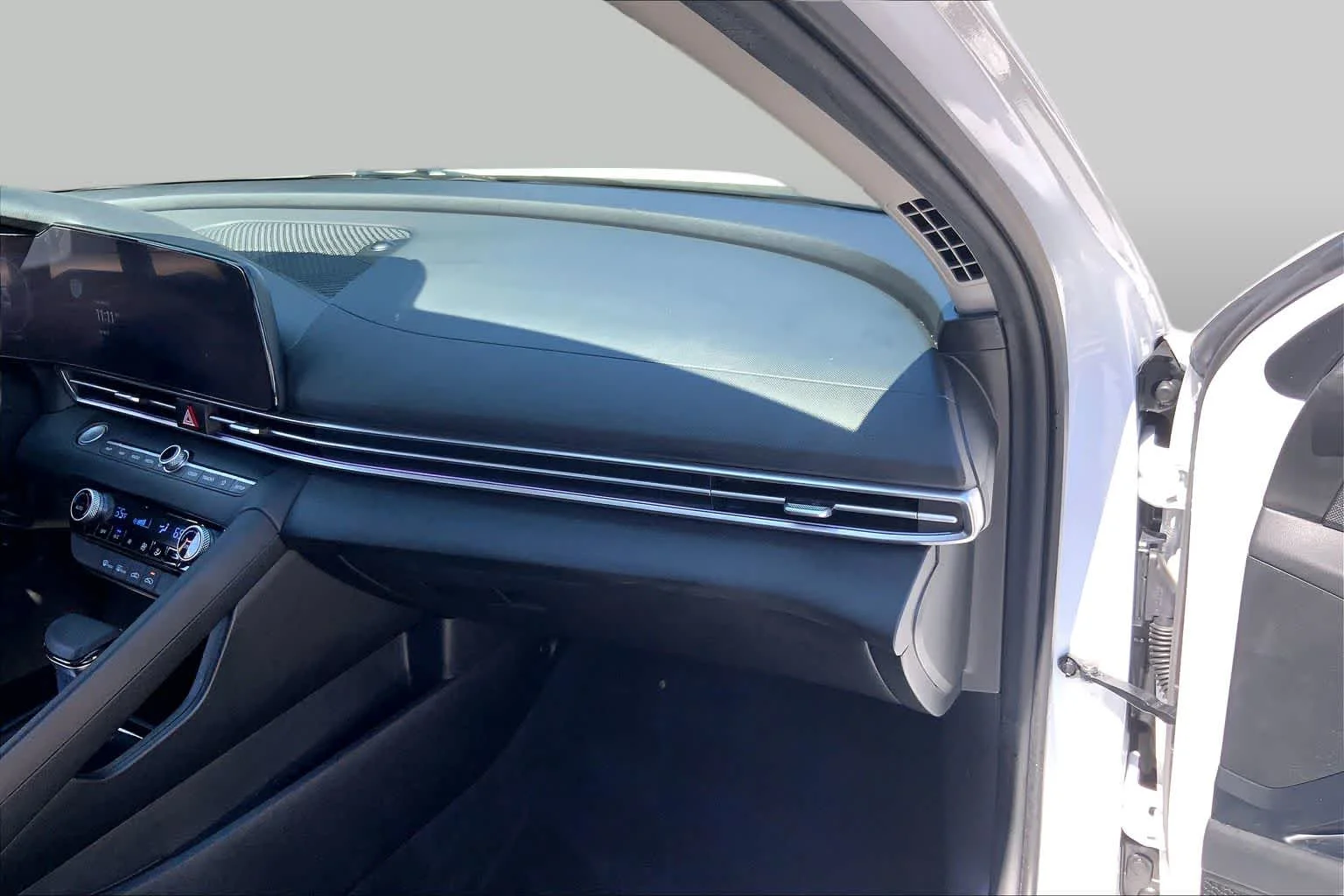 Used 2024 Serenity White Hyundai SEL image 19