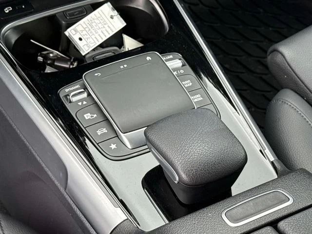 Used 2022  Mercedes-Benz GLB 250 image 21