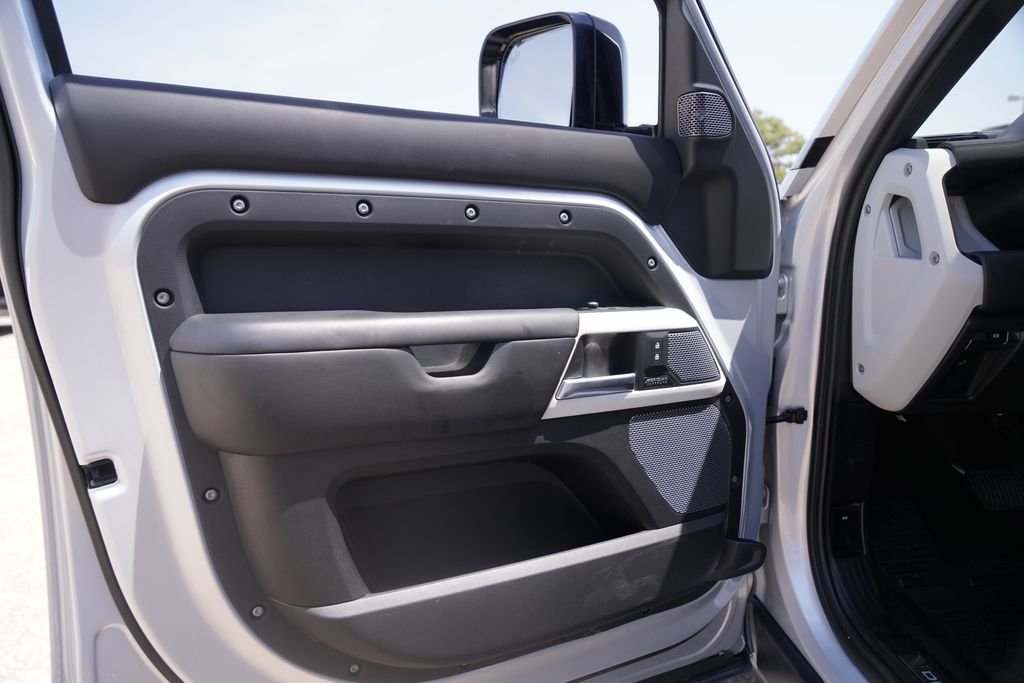 Used 2022 Silver Land Rover XS Edition image 20