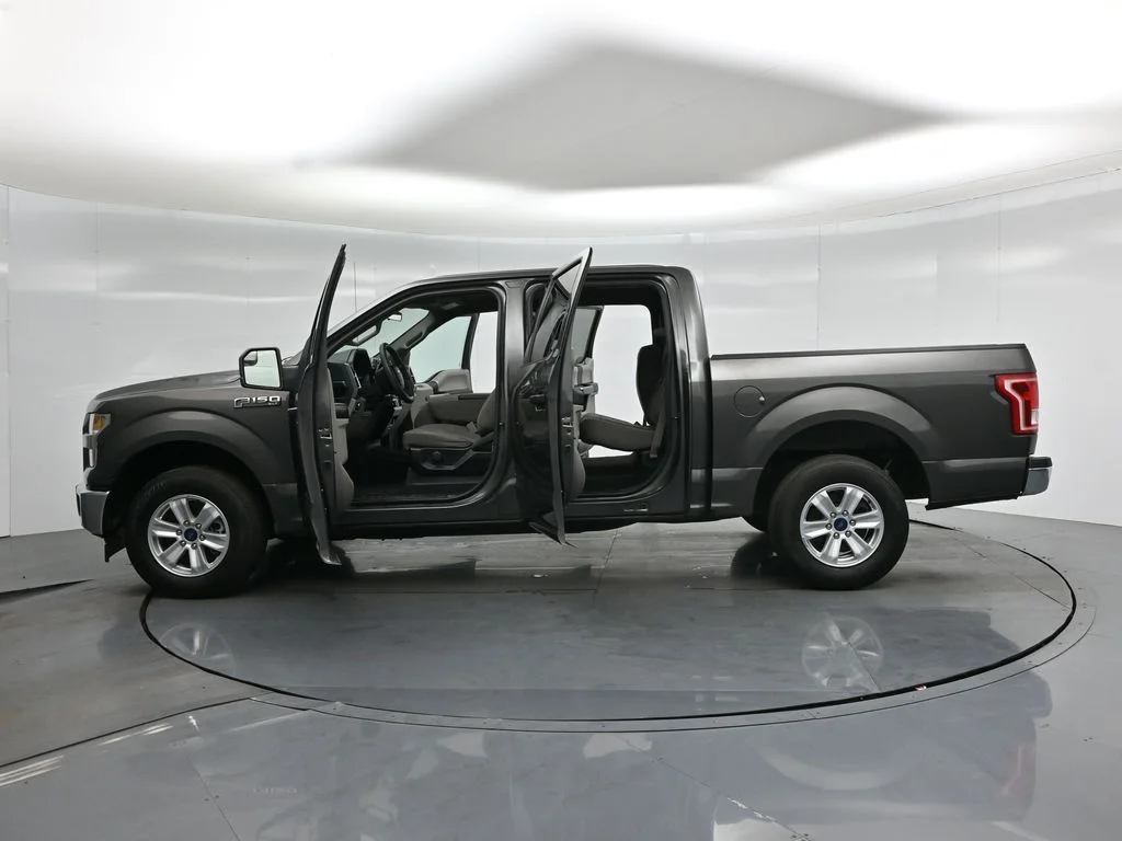 Used 2017 Gray Ford XLT image 28