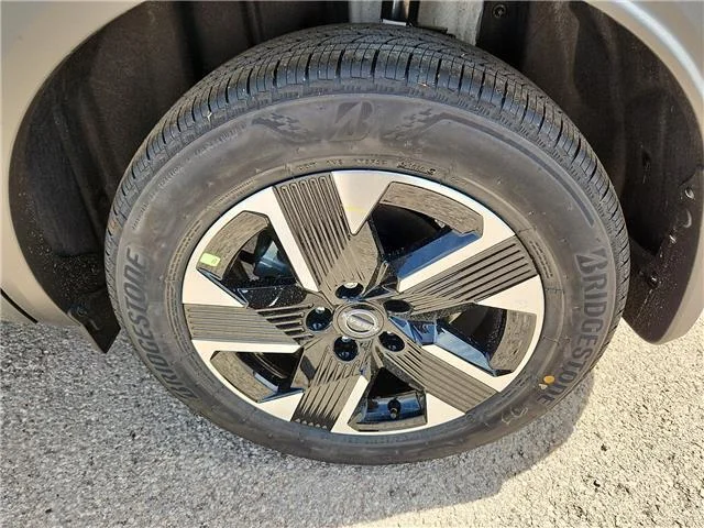New 2026 QM1 Fresh Powd Nissan SV All-Wheel Drive image 5