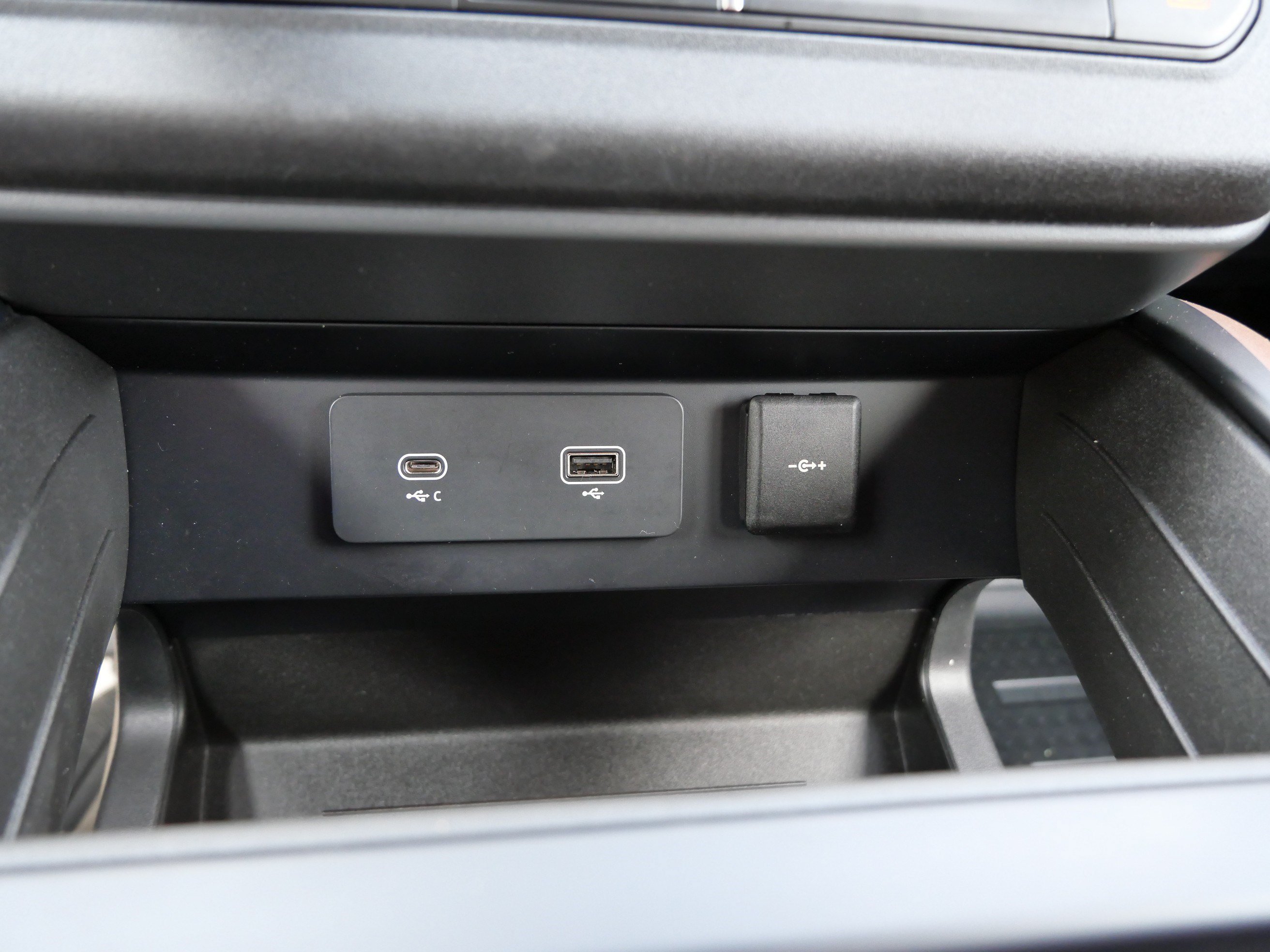Certified Used 2023 Eiger Grey Metallic Land Rover X image 18