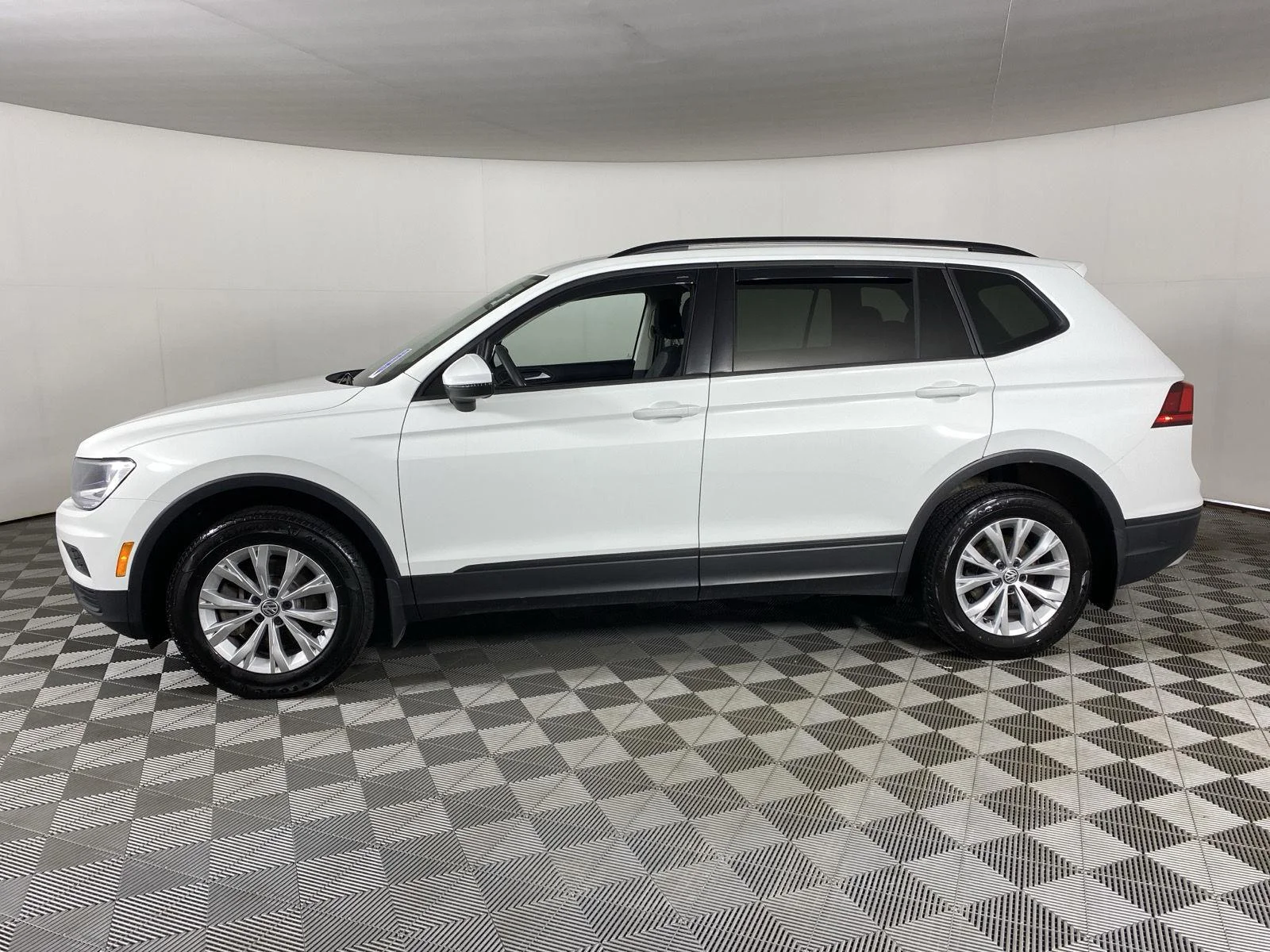 Used 2019 Pure White Volkswagen S image 4