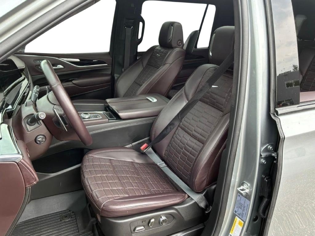 Used 2024 Silver Cadillac V-Series image 5