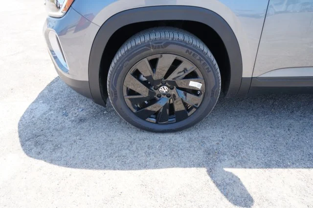 2024 Volkswagen Atlas SE w/Tech - Photo 11