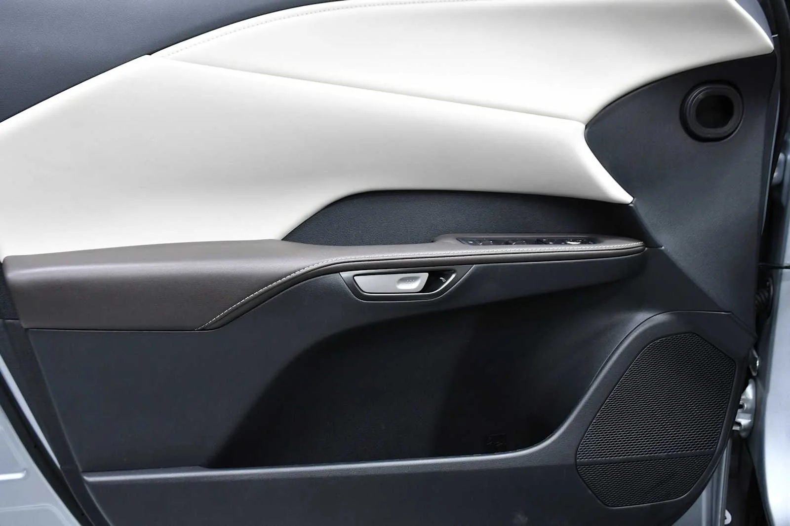 Used 2025 Iridium Lexus Premium Plus image 14