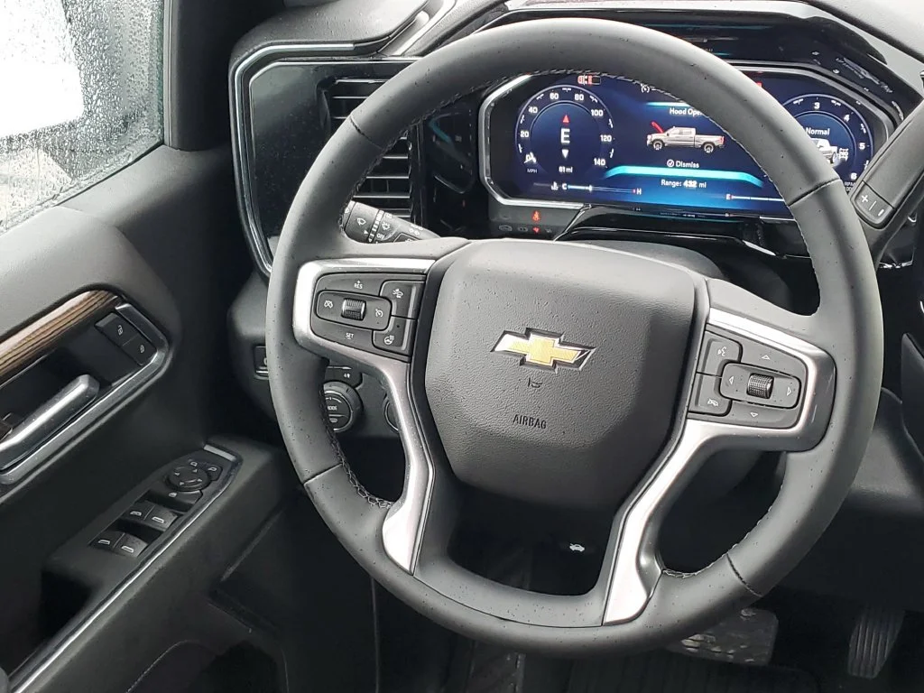 New 2026 Summit White Chevrolet LT (2FL) image 22
