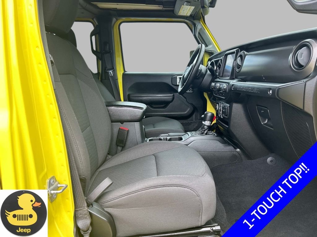 Used 2023  Jeep Sport S image 18