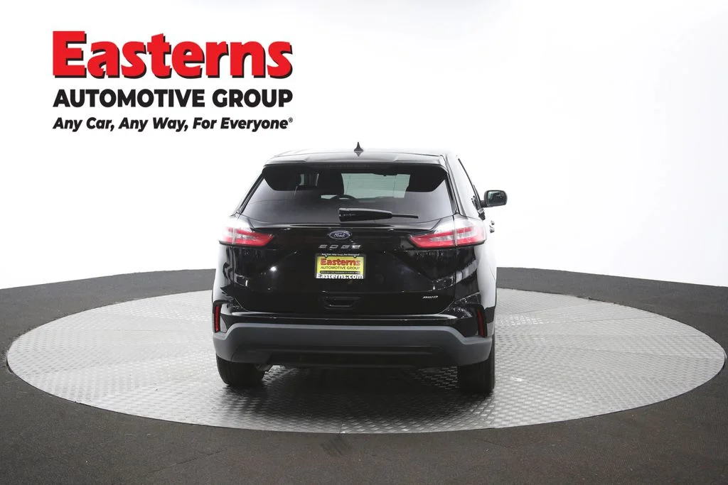 Used 2023 Black Ford SE image 35