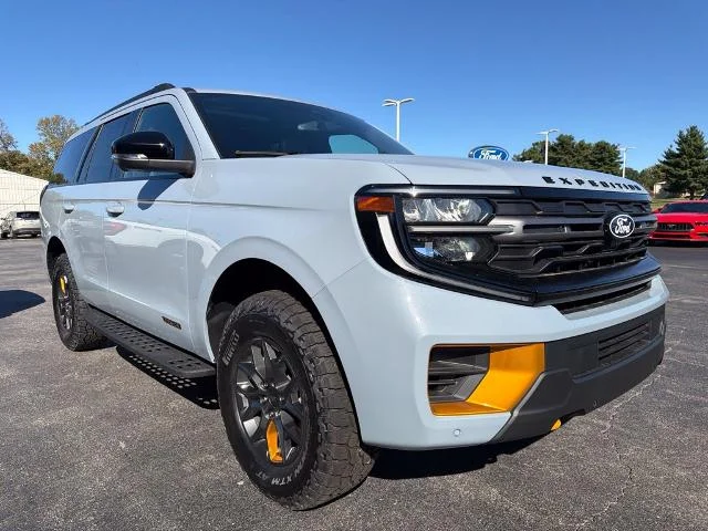 New 2027 Glacier Gray Metallic Tri-Coat Ford Tremor® image 37