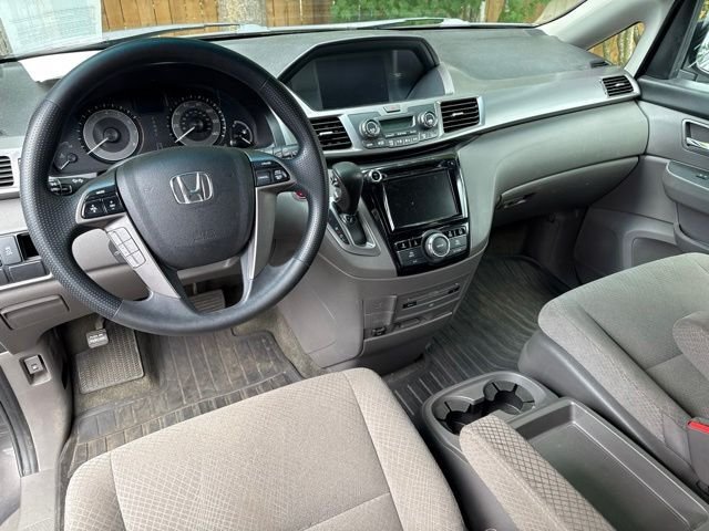 Used 2017 Modern Steel Metallic Honda SE image 5