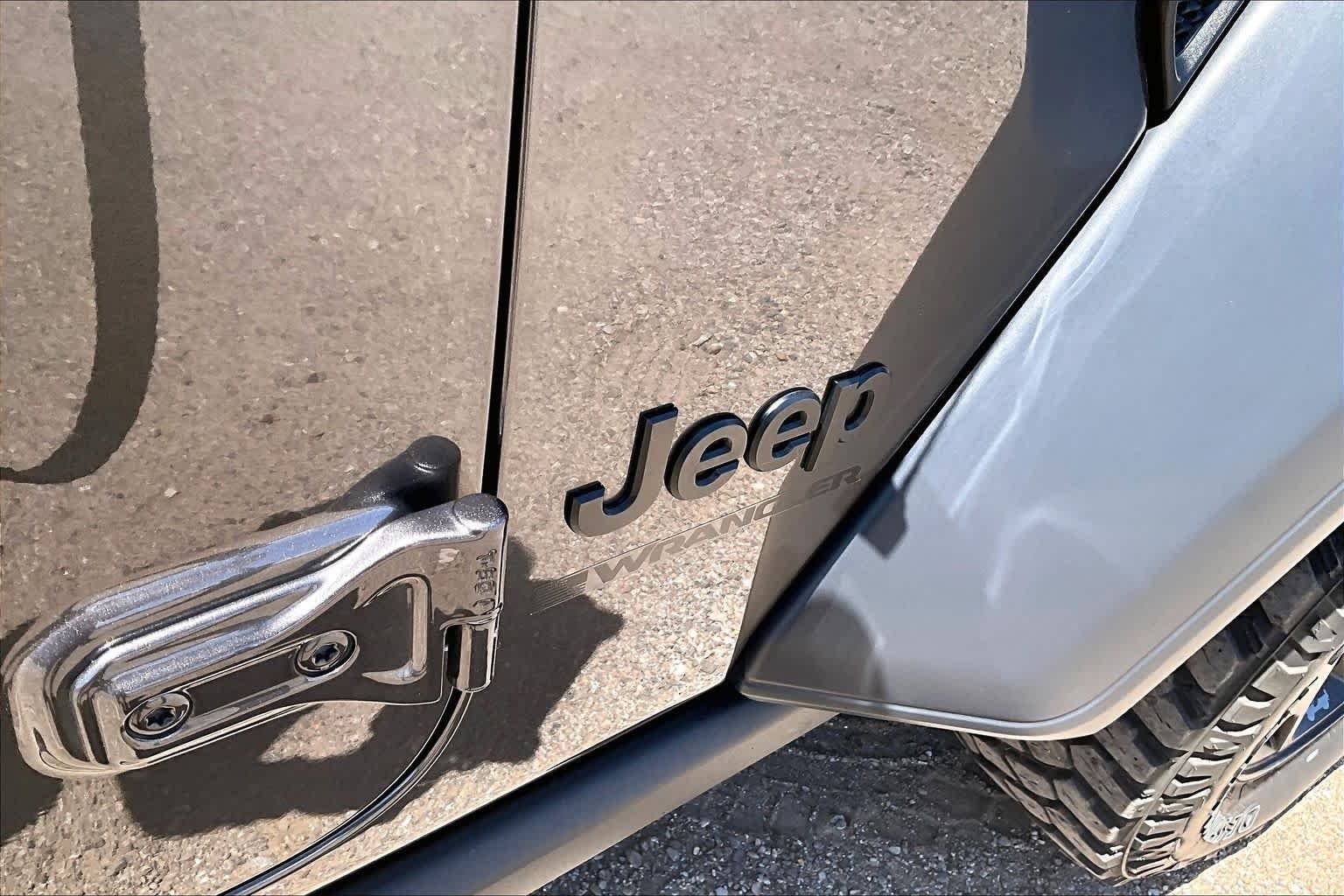 Used 2023 Granite Crystal Metallic Clearcoat Jeep Willys image 26