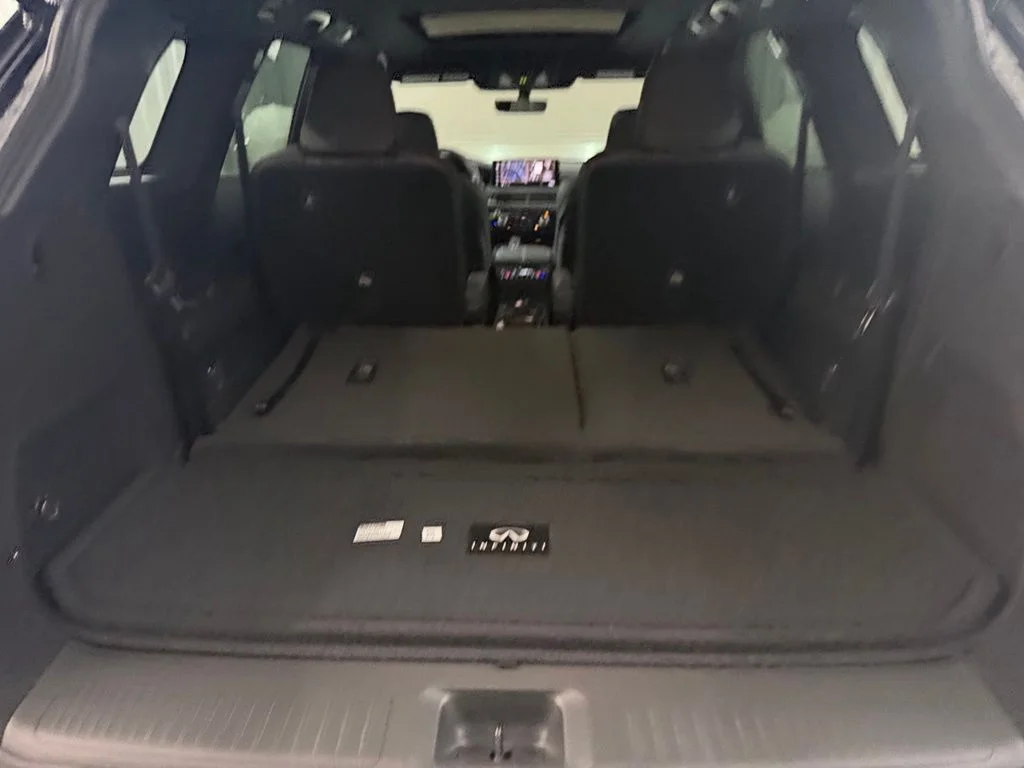 New 2027 2T RAD WHT INFINITI Sport AWD image 44