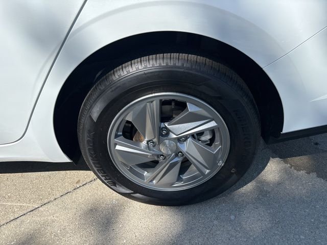 New 2026 White Hyundai SE image 10