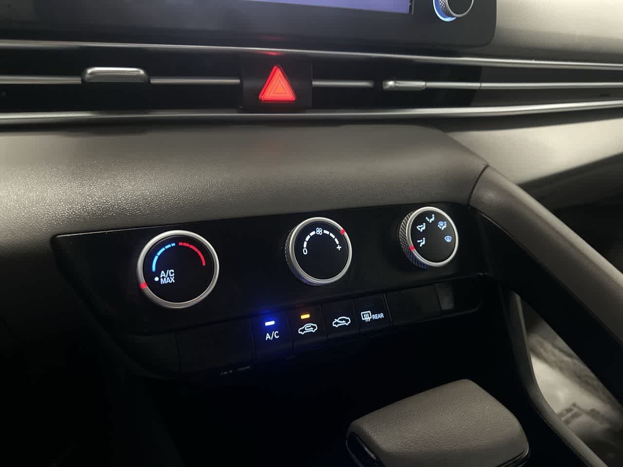 2025 Hyundai Elantra SE - Photo 20