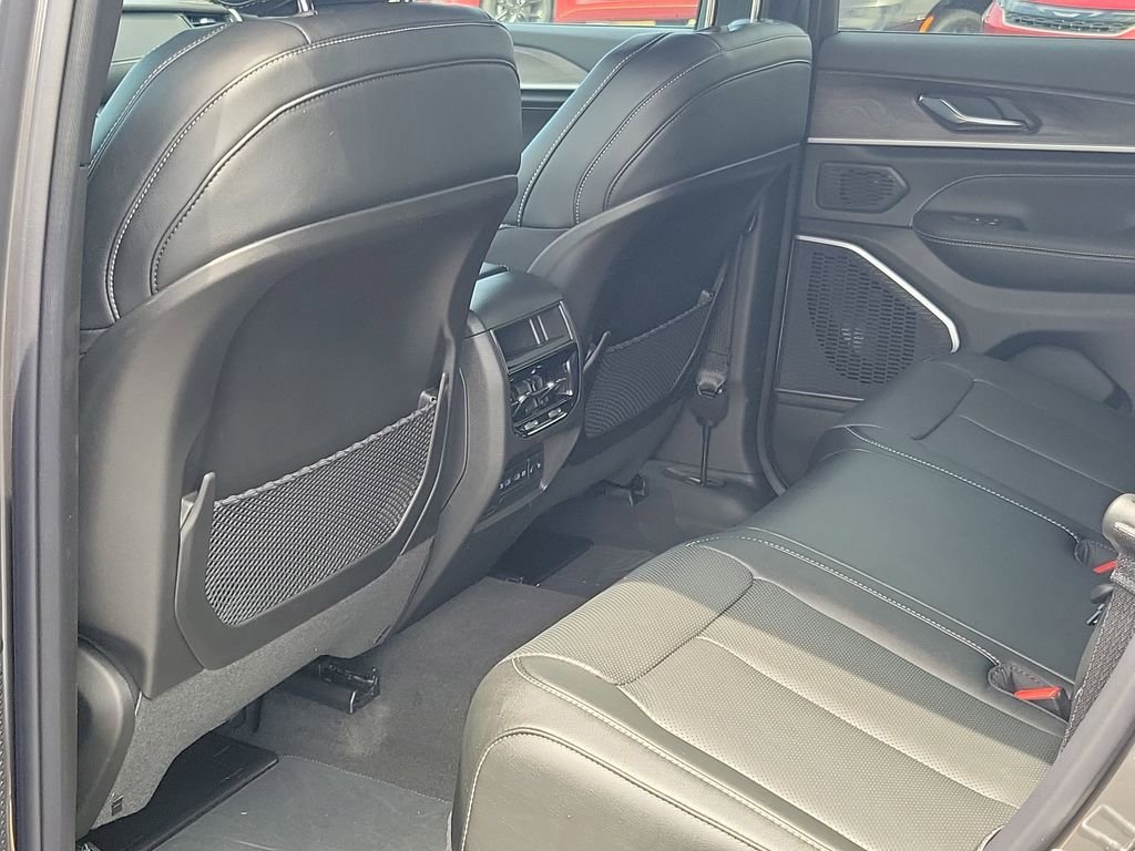 New 2026 Baltic Gray Metallic Clear-Coat Exterior Paint Jeep Limited Reserve image 11