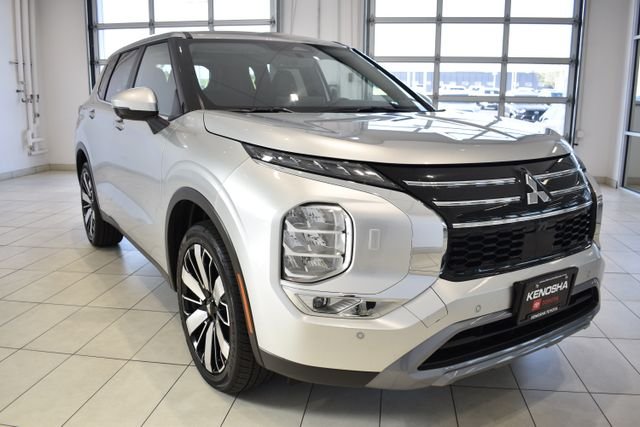2025 Mitsubishi Outlander SE S-AWC's photo