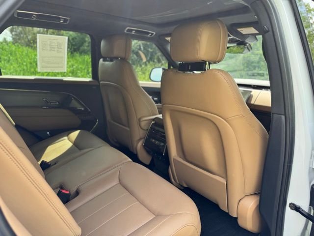 Certified Used 2025 Fuji White Land Rover SE image 15