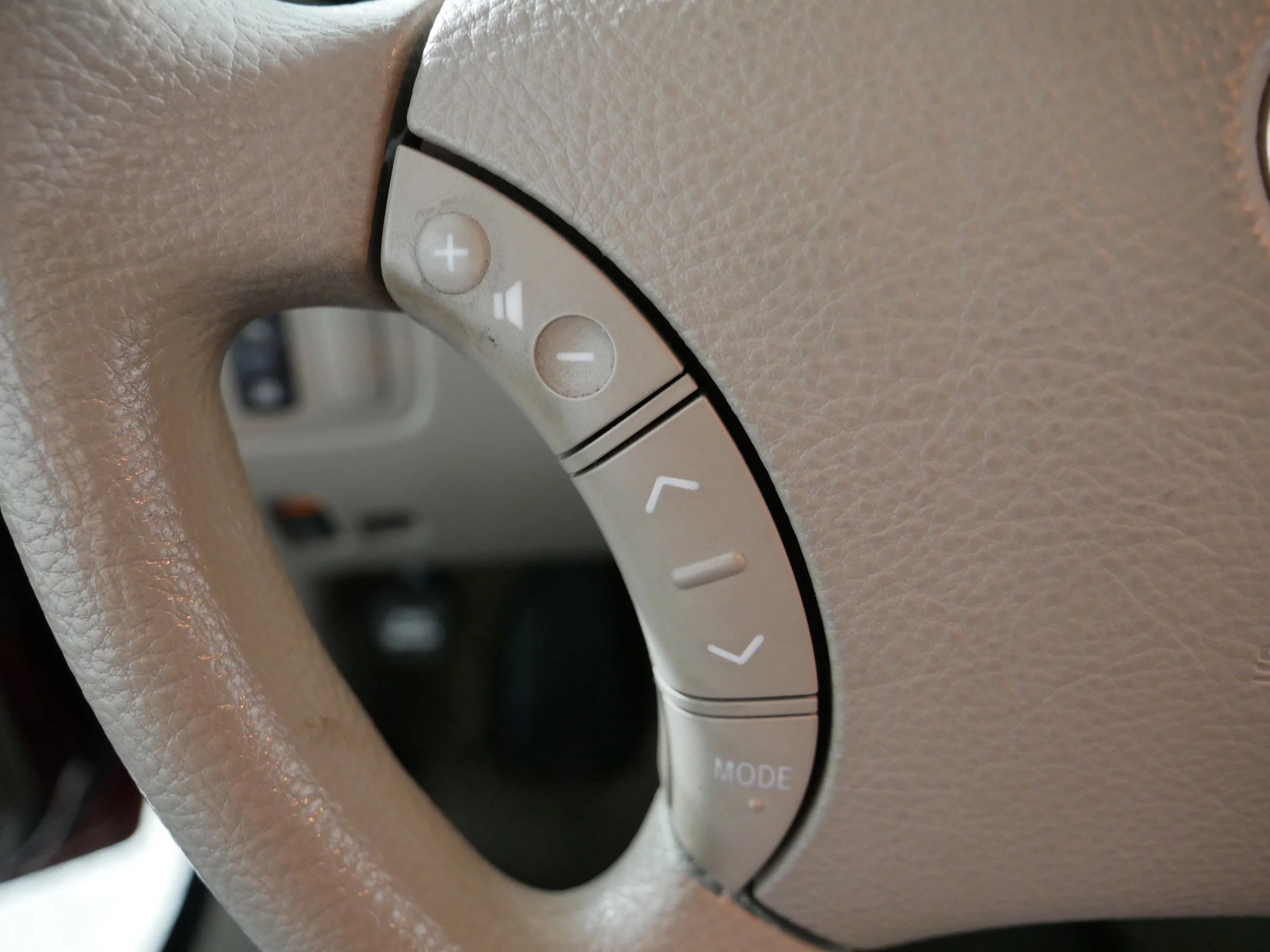 Used 2006 Salsa Red Pearl Toyota LE image 27