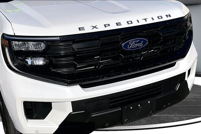 Used 2025 White Metallic Ford Active image 34