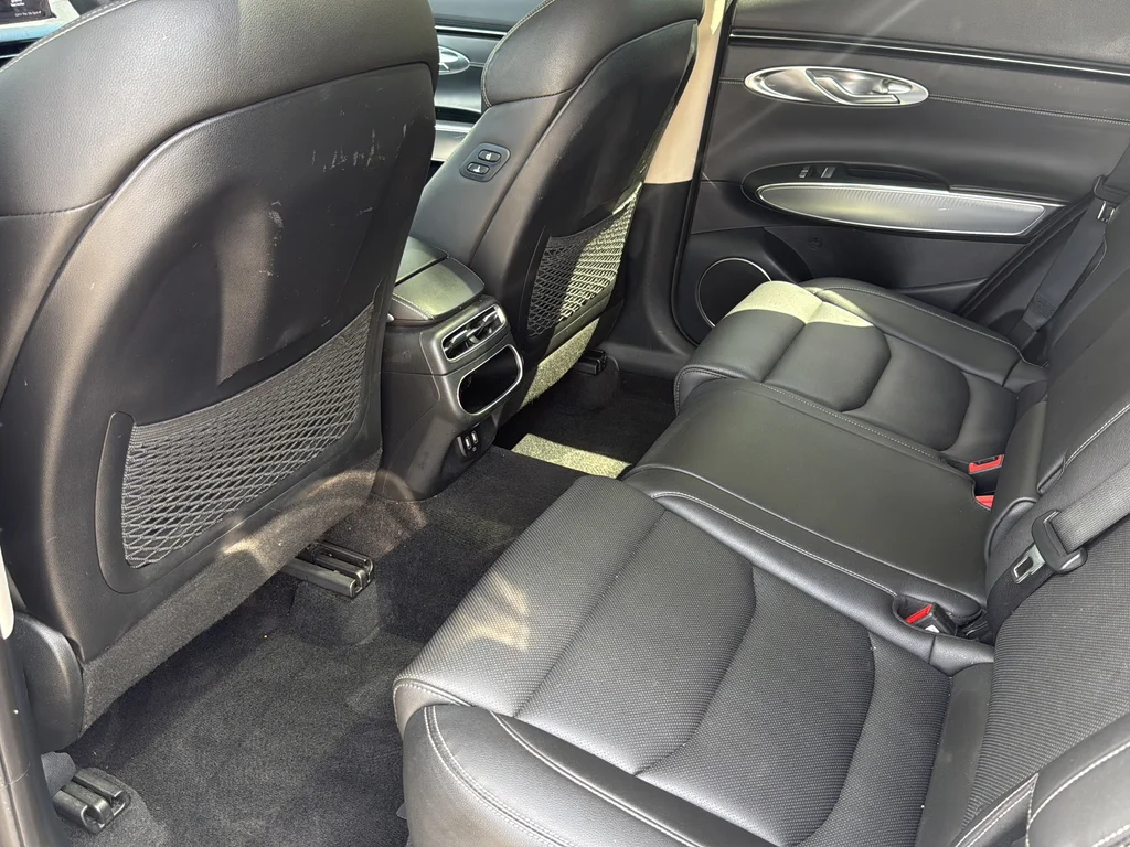 Used 2023 Silver Genesis 2.5T image 15