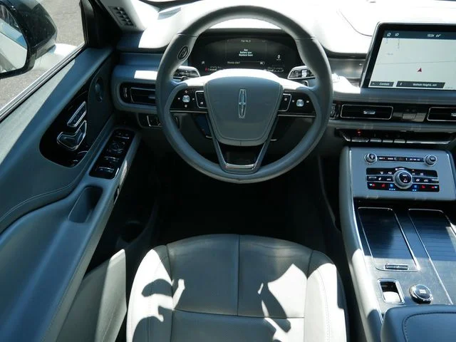 Used 2021 White Lincoln Reserve image 12