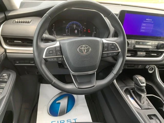 Used 2024 Silver Toyota XLE image 17