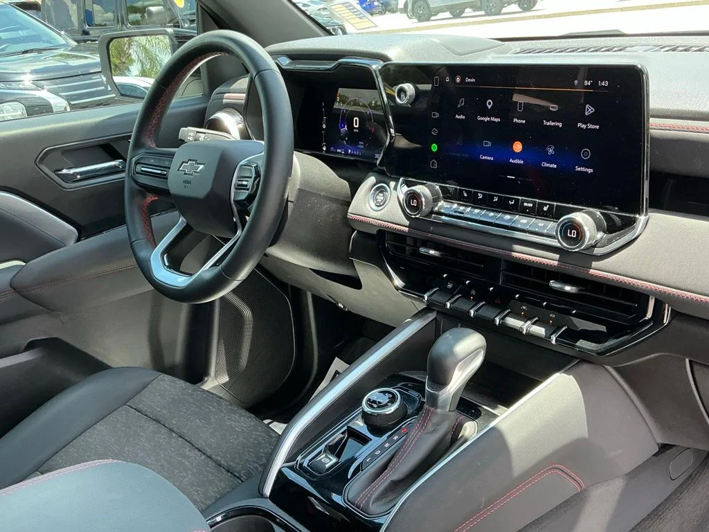 Used 2023 White Chevrolet Z71 image 18