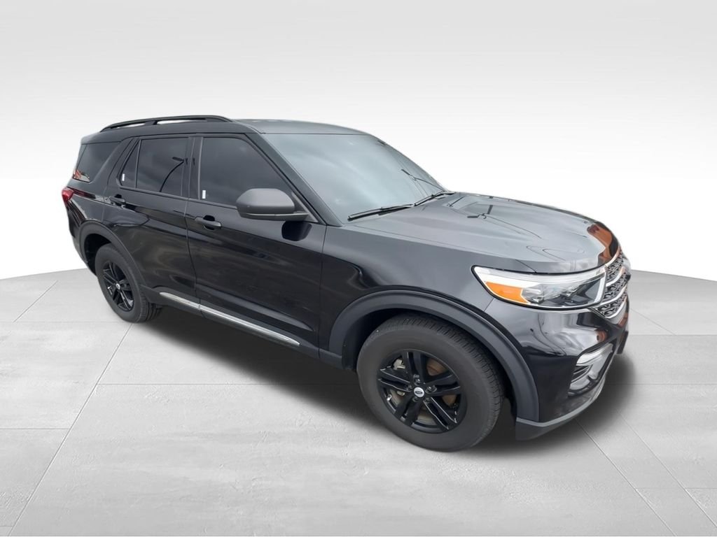 Used 2023 Black Ford XLT image 2