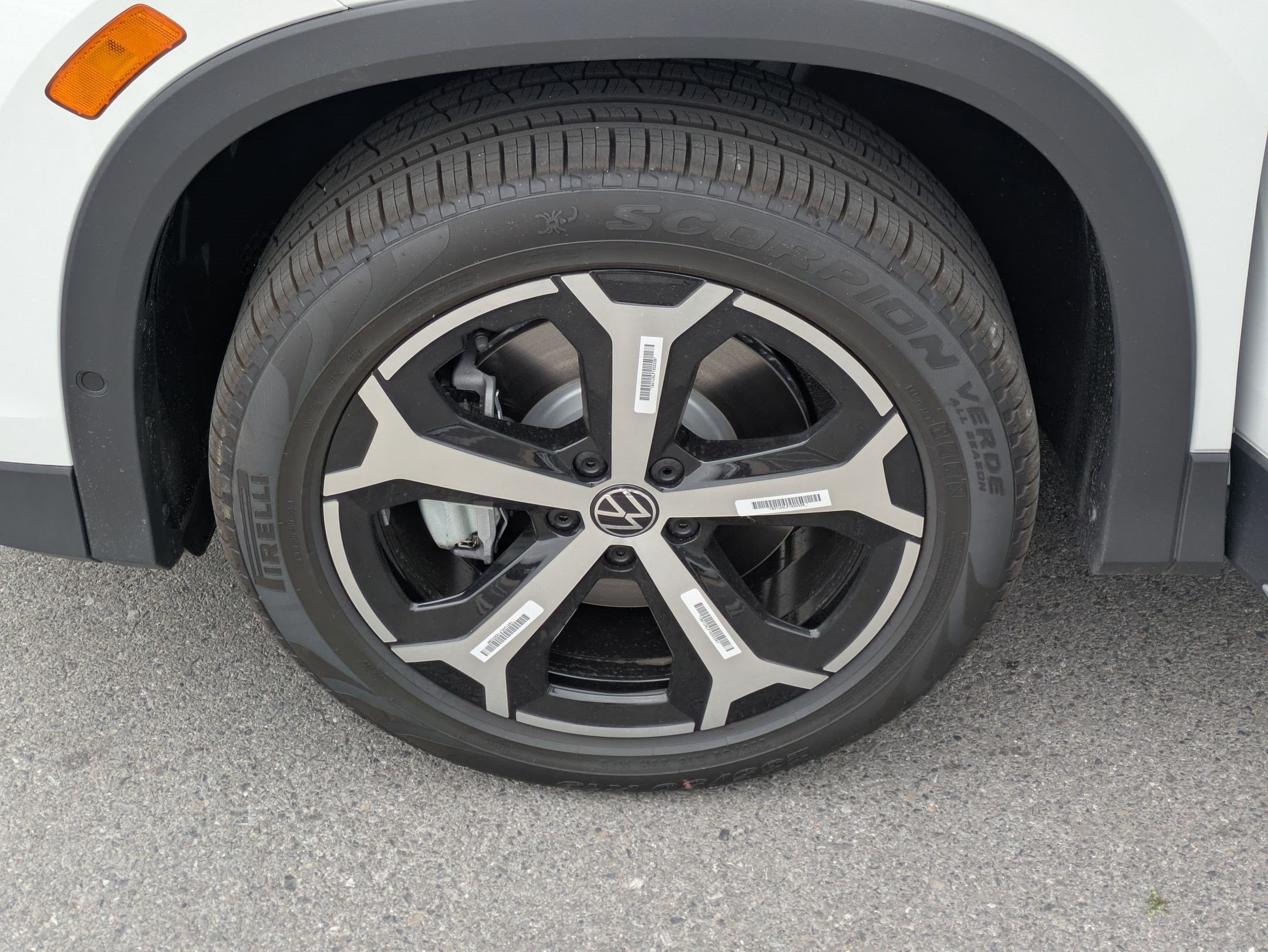 New 2026 Pure White Volkswagen SE image 15