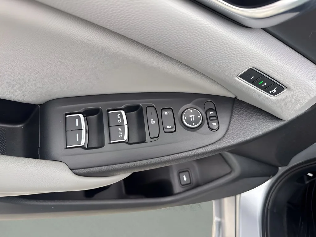 Used 2019 Silver Honda EX-L image 24