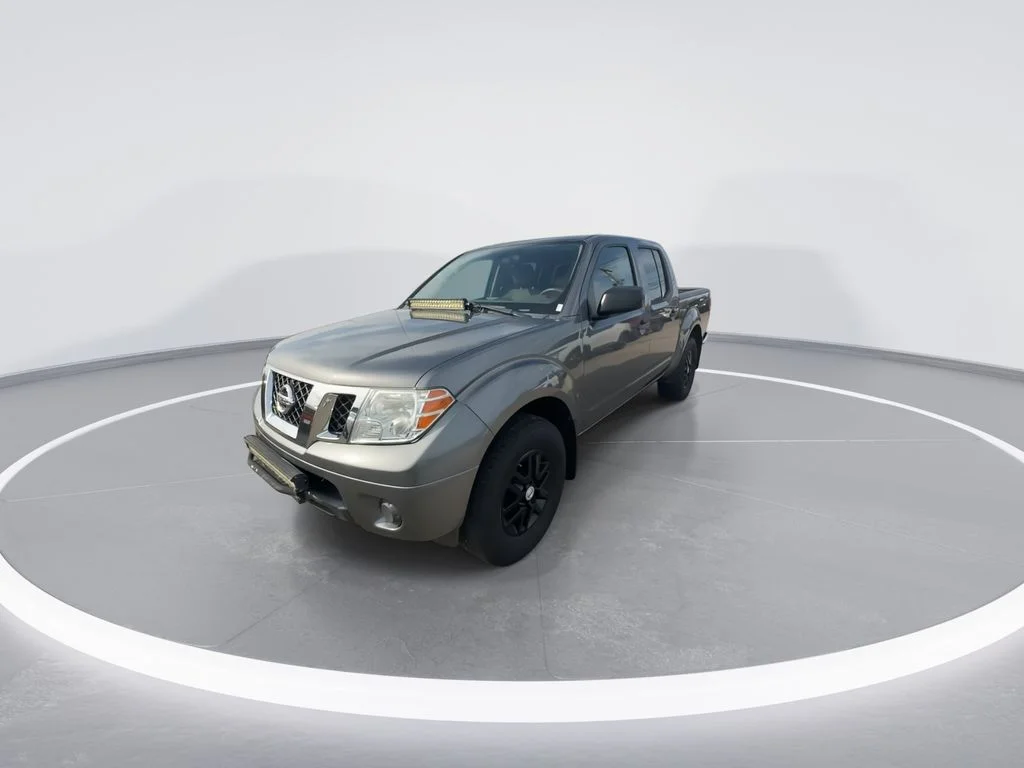 Used 2019 Gray Nissan SV image 4