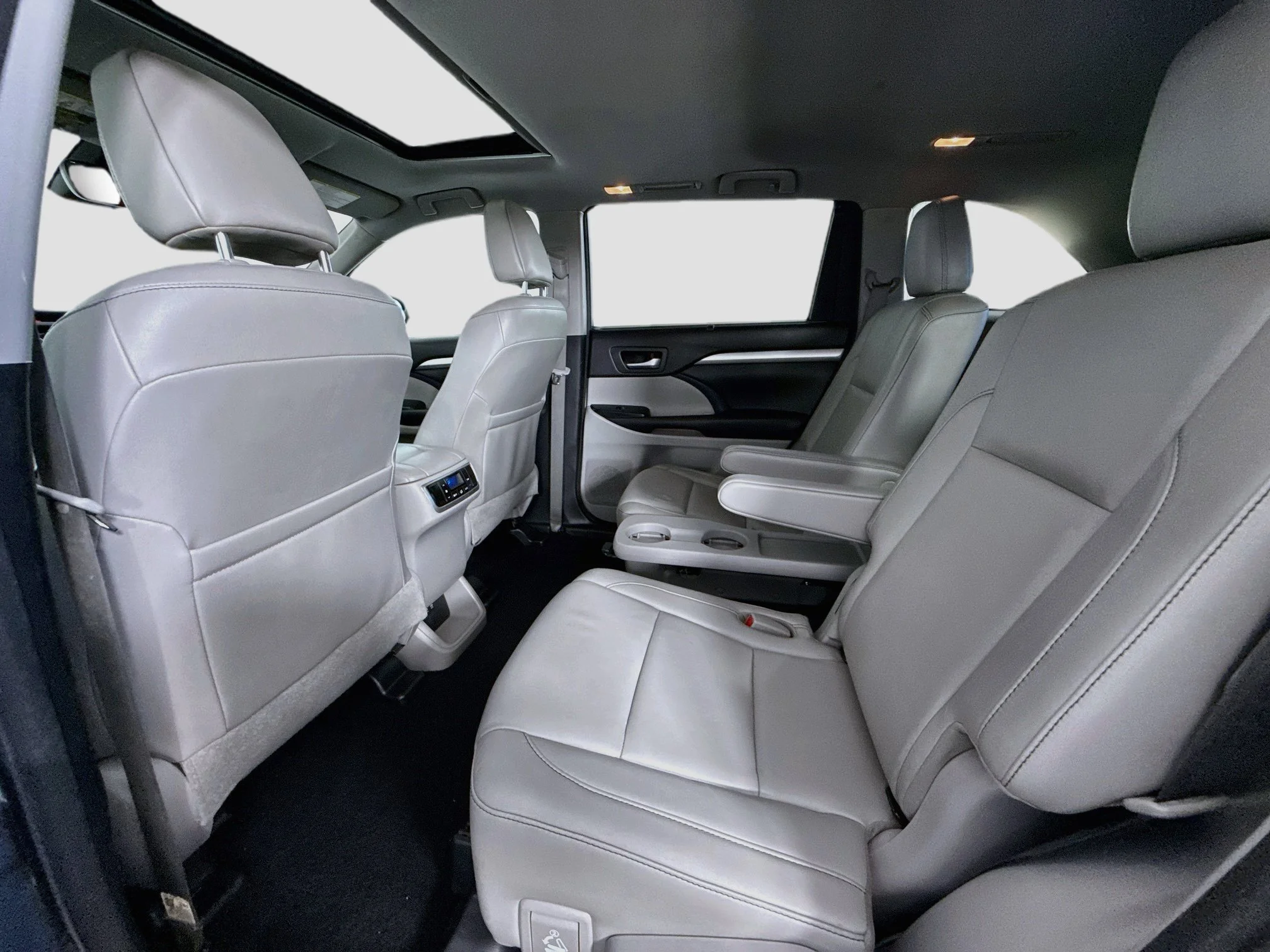 Used 2018 Blue Toyota SE image 25
