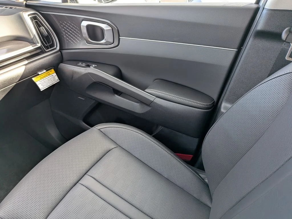 2026 Kia Sorento EX - Photo 12