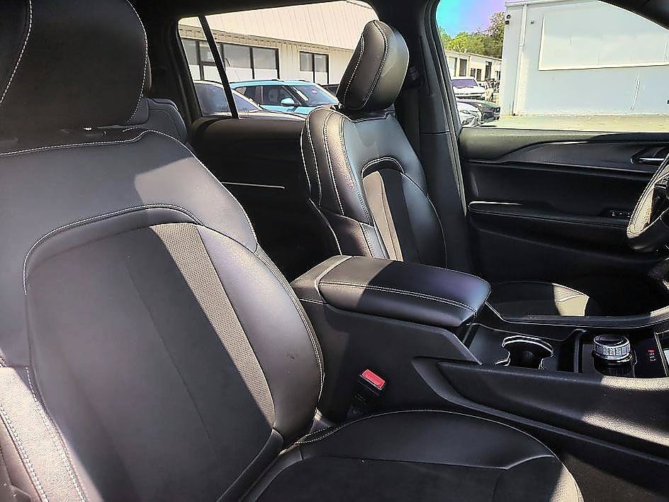 Used 2023 Silver Zynith Jeep Altitude X image 33