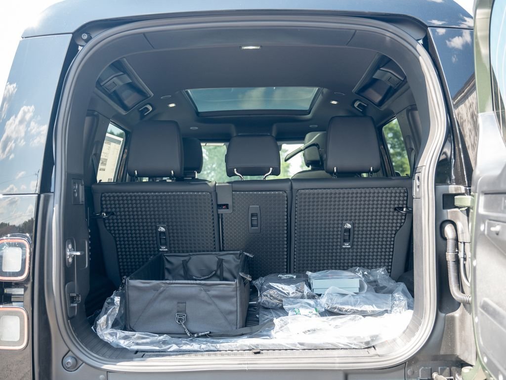 New 2026 Woolstone Green LAND ROVER S image 25